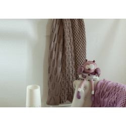 Kit Tricot "Couverture Cocoon" : Créez un Chef-d'Œuvre en Torsades pour Bébé