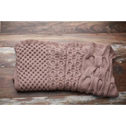 La Couverture "Cocoon" : Un Nid de Douceur Torsadé pour vos Bébés