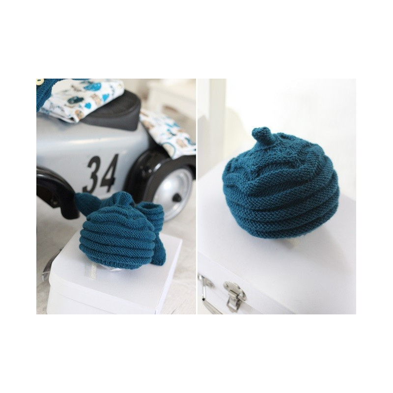 Bonnet de naissance bleu indigo tricoté main Bonnet de naissance bleu indigo tricoté main