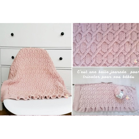 Rose Poudré : La Couverture Bébé Éclatante de Douceur