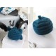 Bonnet de naissance bleu indigo tricoté main